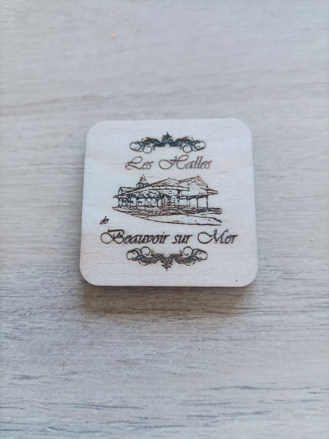 gravure au laser sur bois notre dame de monts